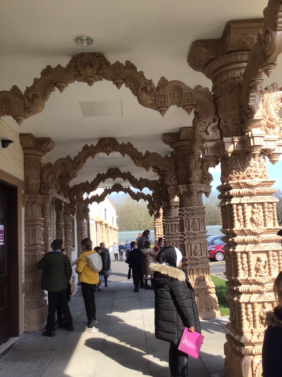 MrsBMistry's tweet photo. We had an amazing morning at the Hindu Temple. The carvings on the pillars were very detailed. Year 4 had brilliant time thank you #bapsswaminarayan for having us. @wild_bank @TrustVictorious #NATREupdate #RE_Today https://t.co/GIjnZrBpmi