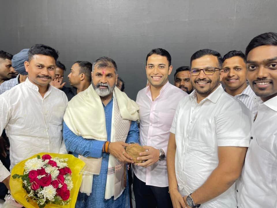 शिवसेना उपनेते, माझी मंत्री, आमचे मार्गदर्शक <a href="/AhirsachinAhir/">Sachin Ahir</a> साहेब आपणास वाढदिवसाच्या हार्दिक शुभेच्छा. आपणास निरोगी दीर्घायुष्य लाभो या सदिच्छा🌸 <a href="/AUThackeray/">Aaditya Thackeray</a> <a href="/SardesaiVarun/">Varun Sardesai</a> <a href="/the_yuvasena/">YuvaSena - युवासेना</a>