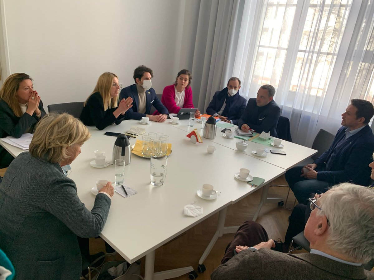 BeaLorenzin's tweet photo. Important meeting w/mayor @trzaskowski_ highlighting the urgent need of an EU help for psychologists, social workers &amp; teachers in Warszaw to address the specific needs of the thousands Ukrainian children arriving in Warsaw. Immediate access to education for 🇺🇦 kids is essential https://t.co/z8ChKQn2BR