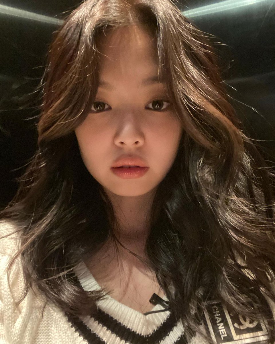 G0THRUBY's tweet photo. jennie kim is the prettiest https://t.co/Ch1KOfCwE3
