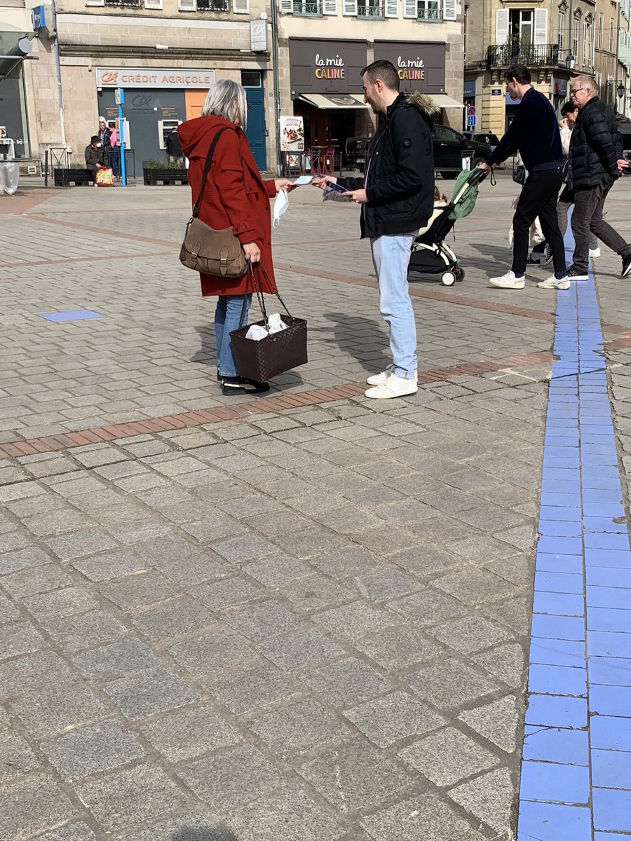 jeunesrep87's tweet photo. Merci à nos militants qui étaient mobilisés ce week-end pour porter le projet de @vpecresse !
#Pecresse2022 #electionpresidentielle2022 https://t.co/X1tafdAIkJ