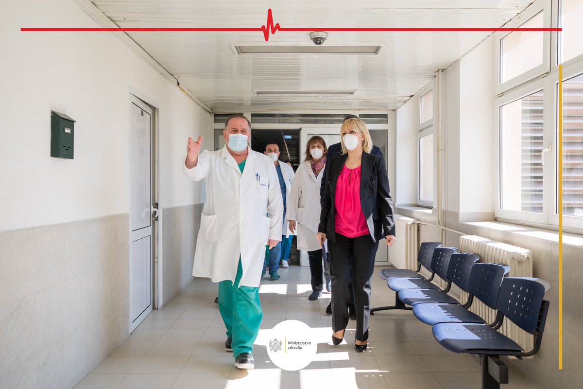 MinZdravlja's tweet photo. 📌 Zdravstveni sistem CG iz dana u dan jača, a to dokazuje i posljednji primjer sa #Sjever🇲🇪. Prvi put, jedna javna zdravstvena ustanova izvan KCCG, dobila je magnetnu rezonancu. To je OB #Berane. Osim magnetne rezonance obezbijeđen je i digitalni rendgen aparat. 1/2 https://t.co/ZhwmkWRpms