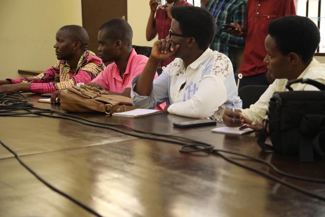 Ce 21/03/2021 Dr. <a href="/DRurema/">Dr Déo-Guide RUREMA</a>, Ministre du <a href="/BMineagrie/">BURUNDI/MINEAGRIE</a> a animé un point de presse sur les préparatifs de la campagne de collecte et fixation des prix du surplus de production de certains produits vivriers.<a href="/NtareHouse/">Ntare Rushatsi House</a> <a href="/BurundiGov/">Primature de la République du Burundi</a> <a href="/UNICEF_Burundi/">UNICEF Burundi</a> <a href="/WFP/">World Food Programme</a>