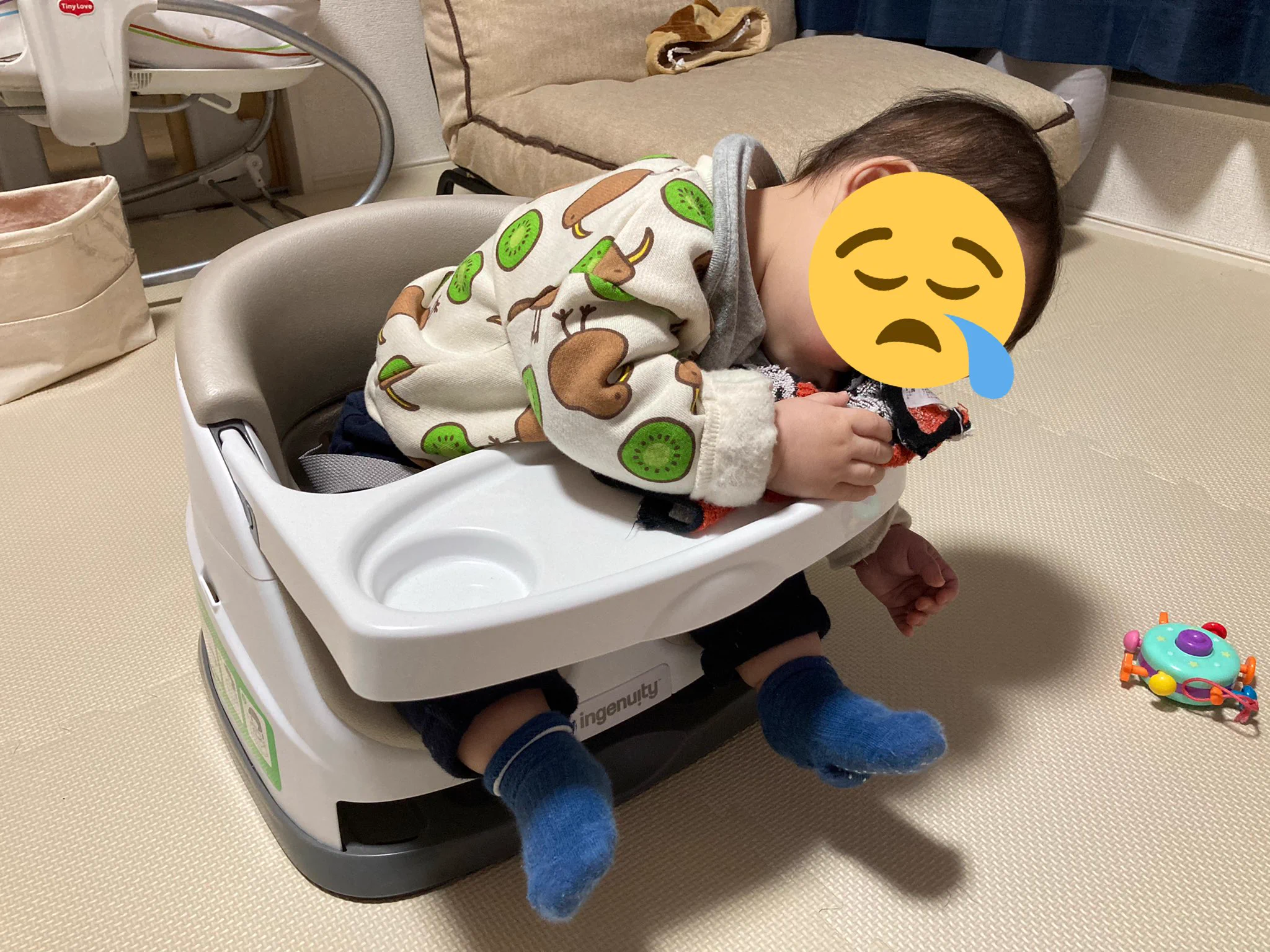 @inu_eat_inu もうすぐ一歳児の息子はこれを使ってるのですが、大きくなったらベルトしても脱走するんですかね…🤦‍♀️
現状はベルト無し＋テーブルは余裕で脱走、ベルト有り＋テーブル無しだとヤドカリのように背負ったままハイハイしてます…😂 