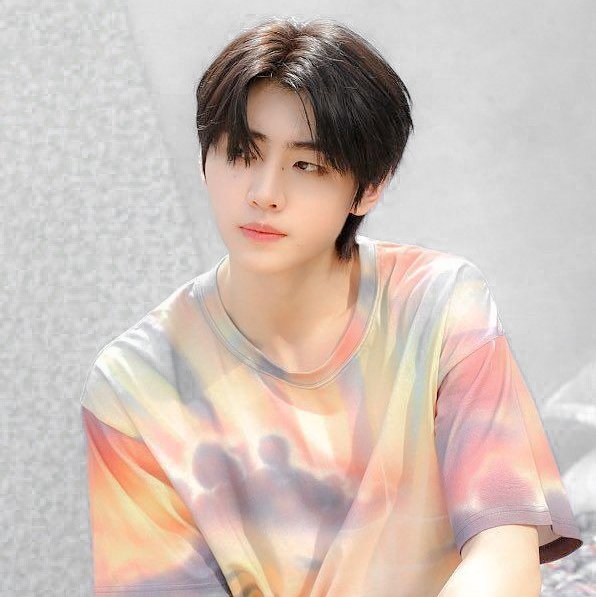 strawoatz's tweet photo. ㅤㅤㅤLOSER=LOVER [enhypen ; sunsun au]

En un pueblo donde ser diferente está mal visto, Sunoo carga con el estigma del terrible cr*m*n que su padre cometió; sin amigos y con una familia que lo rehúye, siente que su corazón es un agujero negro que devora todos sus sentimientos. https://t.co/DnMFS4vHoz