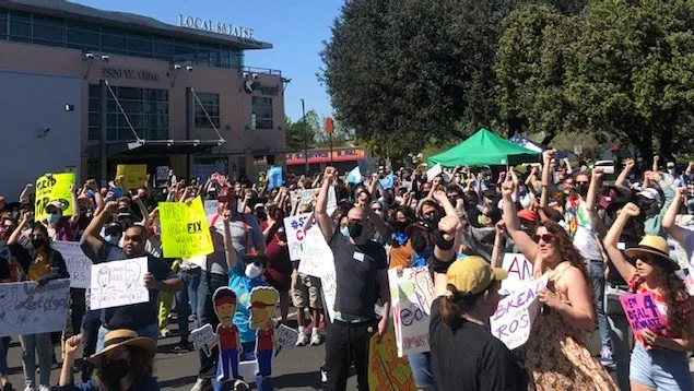 SharpySketch's tweet photo. The New Deal Rally yesterday at IATSE was one of the most uplifting experiences I've been a part of since getting into this line of work.  Such an incredible showing of solidarity in the demand for fair contracts!

More info here!
https://t.co/3iqFpk0ETh https://t.co/kIDp2Oau0G