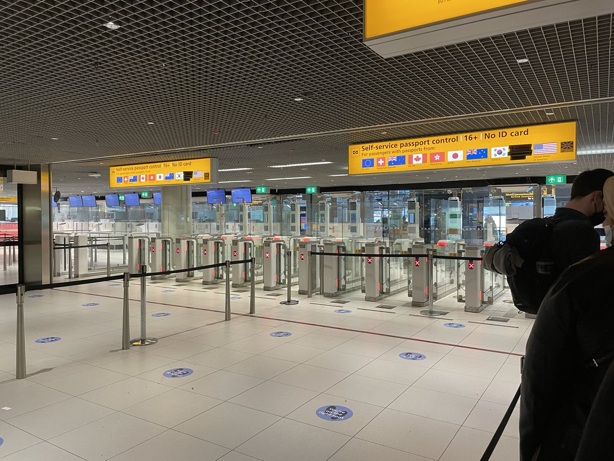 dennisluwer's tweet photo. @Schiphol Why is self service passport closed yet again? Huge queue building up and only two officers checking passports manually... #schiphol #epicfail https://t.co/uvqtvg2hJG