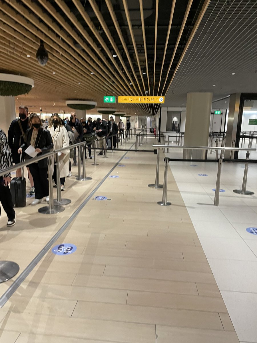 dennisluwer's tweet photo. @Schiphol Why is self service passport closed yet again? Huge queue building up and only two officers checking passports manually... #schiphol #epicfail https://t.co/uvqtvg2hJG
