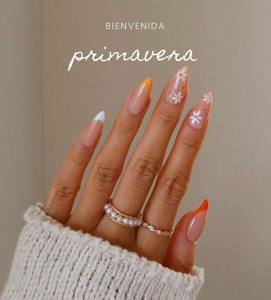 Empieza la #primavera 🌸 Abracemos con fuerza las flores y los tonos pastel 🌷🌸🌼🌺🌻 💅 ¿Te animas? Es difícil decirle no a unas florecillas 🥰

#cosmeticosdelarosa #cosméticosdelarosa #primavera2022 #nails #uñas #manicura #nailsart #spring #spring2022… instagr.am/p/CbX3c_jsQtQ/