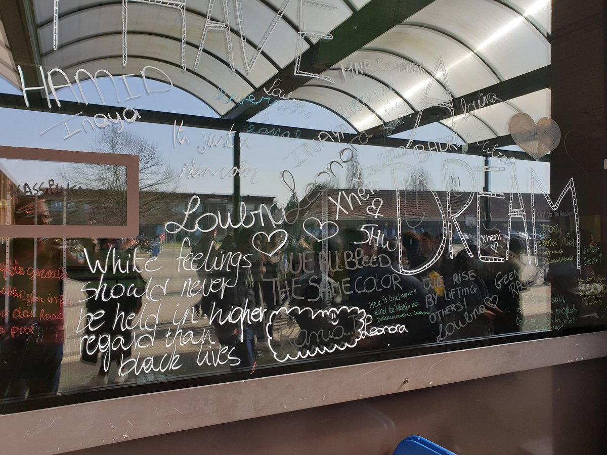 AtheneumMXM's tweet photo. Sfeerbeelden van de internationale dag tegen racisme op onze school. Veel dialoog. Veel sensibilisering. #GOverbindt @GO_onderwijs @GOinAntwerpen https://t.co/t2QQqftmc6