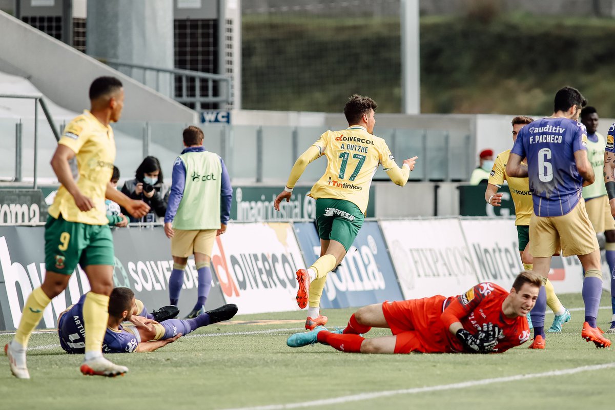 fcpf's tweet photo. ✅✅❌✅✅
A quarta vitória nos últimos cinco jogos! 👊
#DefendeOAmarelo #LigaPortugalBwin #FCPFMFC https://t.co/U84xBF1GRO