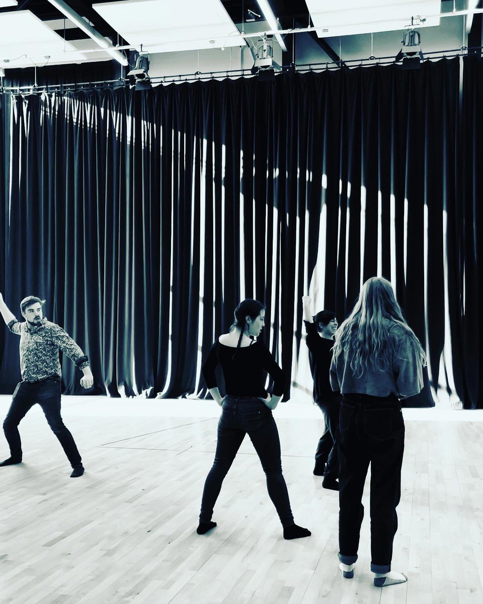 projectonabus's tweet photo. Afternoon devising city scenes, superhero’s and achievement ✨
Movement and art 🙌

@yourroyaldocks #createyourdocks #peojectonthebus @mayorofldn @newhamlondon #performingarts #saturday #creating #devising #workshop #studio #studiotime #city #superhero #achievement #art #movement https://t.co/bsFQ9ltwPv