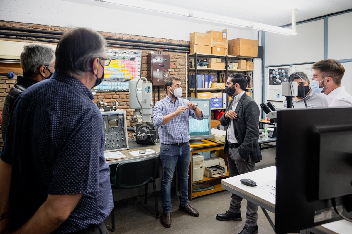 datsantafe's tweet photo. Recibimos la visita de técnicos e investigadores de la Junta Nacional de #Seguridad en el Transporte 💯
Presentamos todos los #laboratorios de la DAT y sus capacidades, conocimos las actividades que realiza la @InfoJst + https://t.co/ZEgkbqViYI