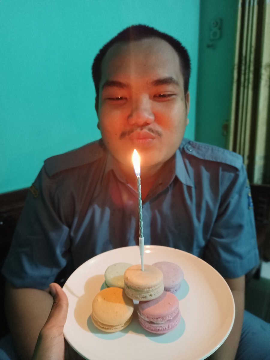 rahmirn's tweet photo. Birthday ayangg!💛 https://t.co/sYdOtISTaX