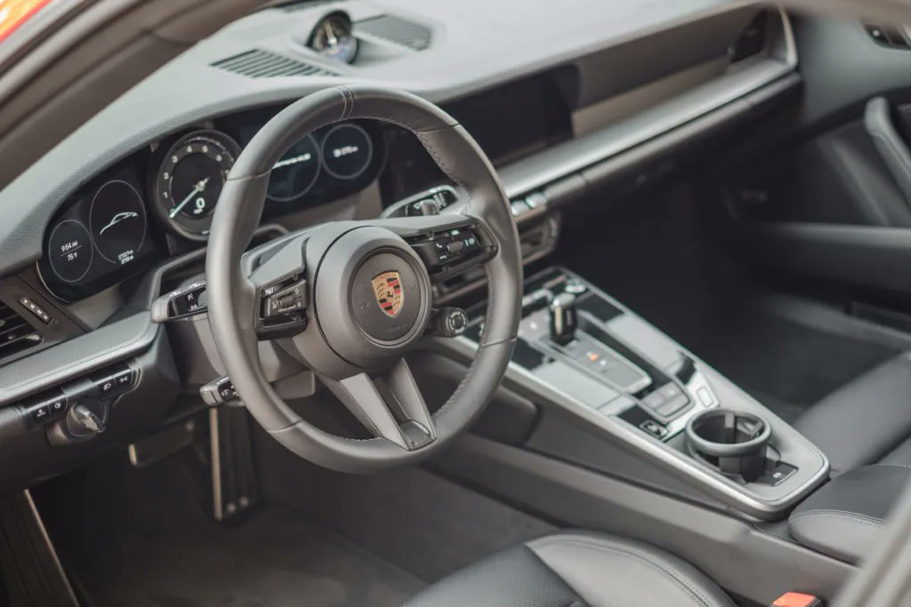 PorscheMarket's tweet photo. This 2020 #Porsche 911 Carrera 4S is finished in the classic Guards Red over a Black leather interior. It's wheels are painted in Satin Aurum and it is equipped with the Sport Design Package. #PorscheMarketplace

▶️ https://t.co/53S7DGgfco https://t.co/5qjjlXm5aI