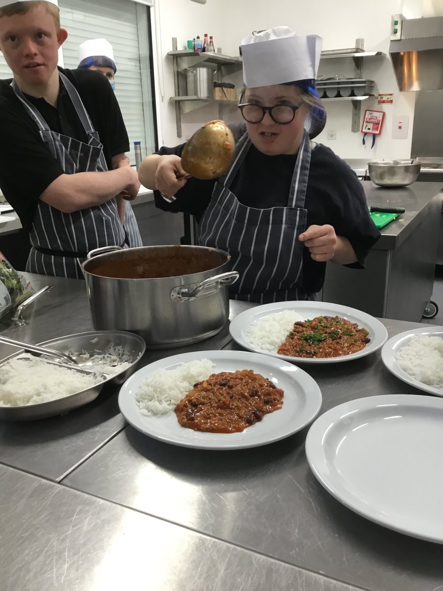 Students from Aurora Foxes tweet media