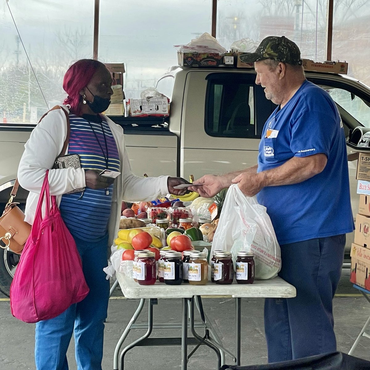 BJCTAMAX's tweet photo. The market is open today from 12:30 PM to 5:30 PM! 🍓🍑 Stop by and get some fresh and affordable goodies conveniently close to Central Station!
#ShopLocal #FreshFood #BirminghamCentralMarket #MAXTransit https://t.co/JQqjtOekLR