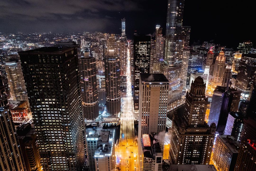Stunning city views, 27 stories above it all. ✨😍

📸: tony.livescene