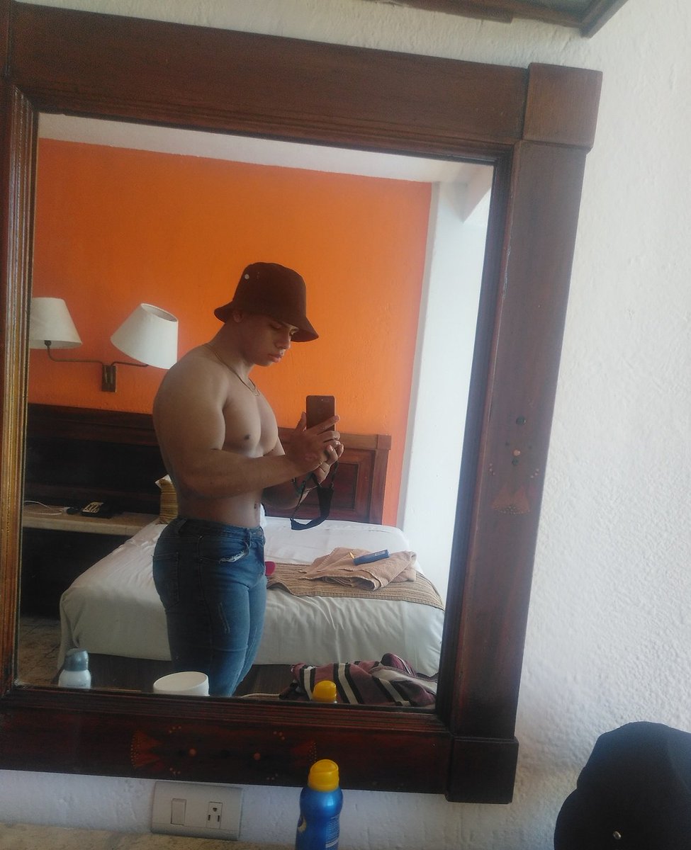 JessAnt100's tweet photo. Cómo anduve toda la mañana/ como termine en la noche en la habitación de un wey en puerto Vallarta 🔥🔥🤤 https://t.co/qaHX71ObeS