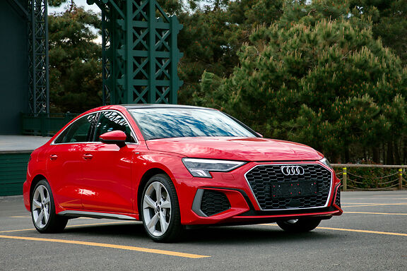 Are you thinking about buying a new car? You should know that the year of your vehicle affects your insurance! ➡️ ow.ly/2zrT50I5Xvg #Car #CarModels #Insurance 🚘