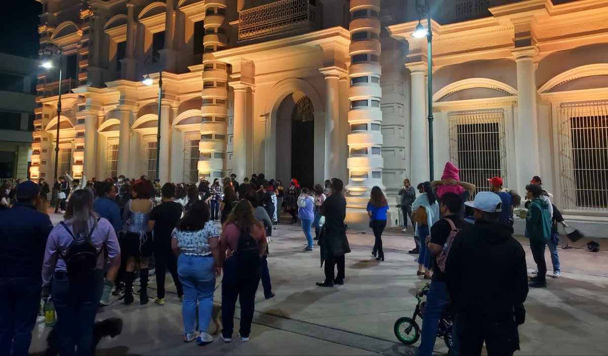 CPJannyBarrera's tweet photo. 🟡 #Hermosillo ☀️ El palacio de gobierno @AlfonsoDurazo se iluminó de amarillo en el marco del #DiaMundialDelSindromeDeDown a petición del Movimiento de Personas con Discapacidad Sonora @PcdSonora https://t.co/YvWw9xbmZ1