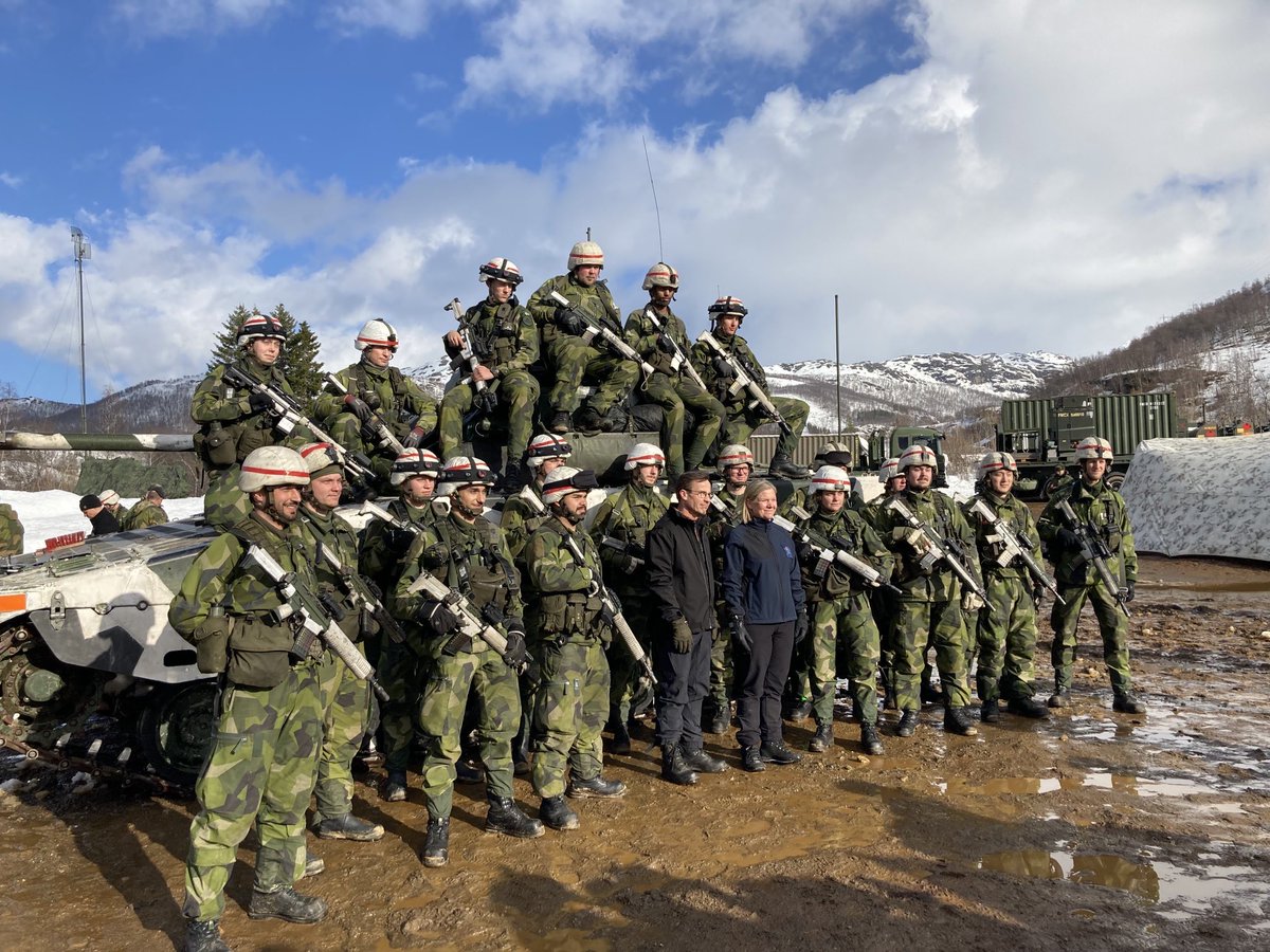carlbildt's tweet photo. Putin has achieved a lot. Here 🇸🇪 PM Andersson and opposition leader Kristersson on joint visit to soldiers at the ongoing @nato exercise in Norway. https://t.co/er8e8TuEgD