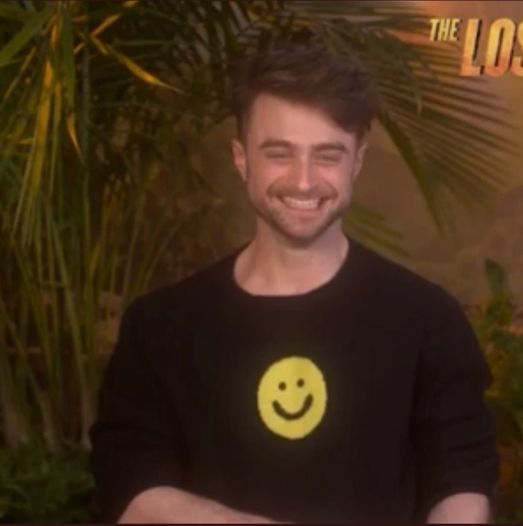 Dan is so beautiful. I love his outfit and the smiley face on his t-shirt. I think it looks good on fits him💖✨😍😊
#DanielRadcliffe