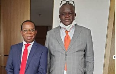 LungilaJ's tweet photo. Élect° Gouverneur Kongo Central : BAHATI tient à contrôler la province via son beau fils, actuel Gérant dl'hôpital Médecin de Nuit, plébiscité à l'hôtel Memling à l'issu des primaires à coût d billets verts. JC MVUEMBA pointé du doigt. Élus et populat° pas d'accord. Allo Fatshi https://t.co/lRCAv1vIka