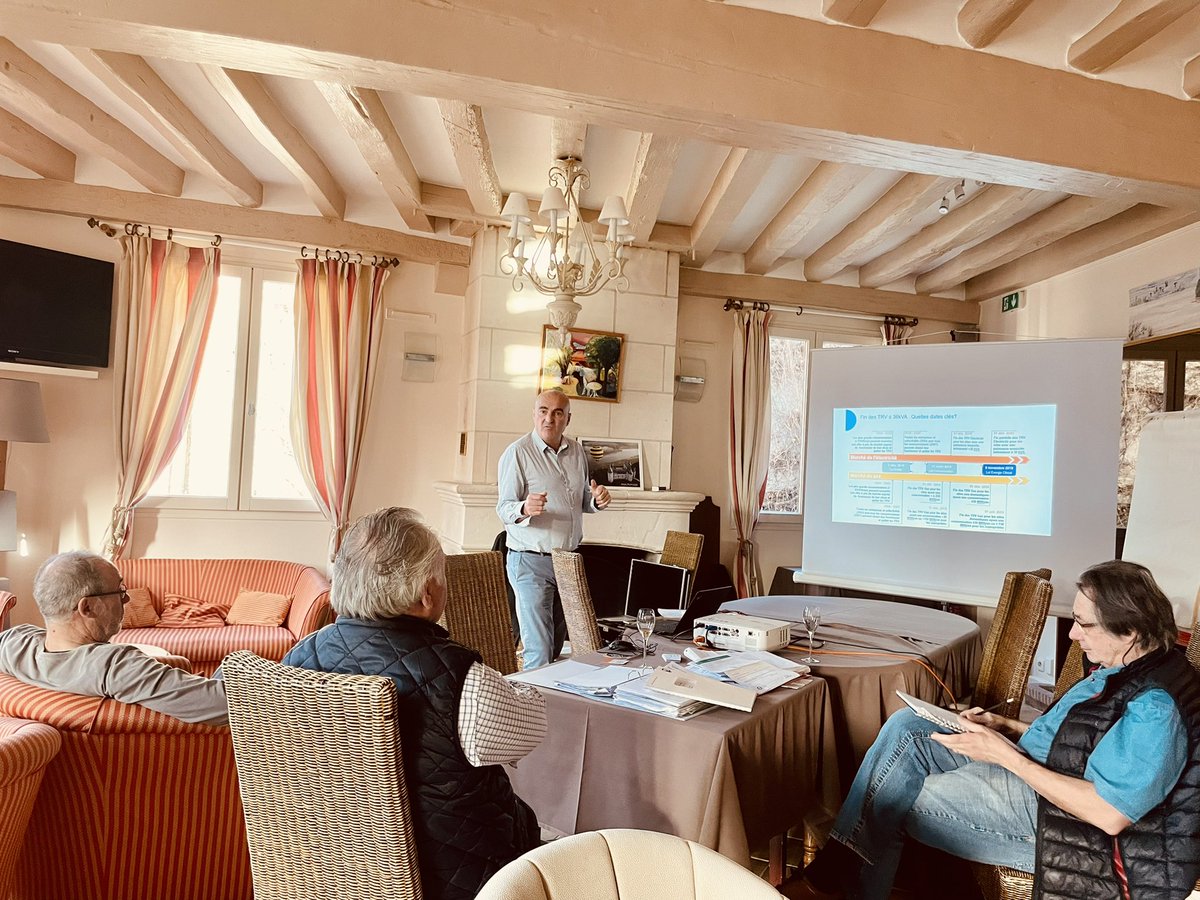 celine_lean37's tweet photo. Les adhérents hôteliers de l’@UMIH41 réunis pour réduire leurs dépenses énergétiques &amp; limiter leur impact environnemental. Avec @EDFofficiel 3 clés pour passer à l’action: #PilotageIntelligentDuBatiment #BornesDeRecharge                  #Photovoltaïque https://t.co/SvupGgXSpq