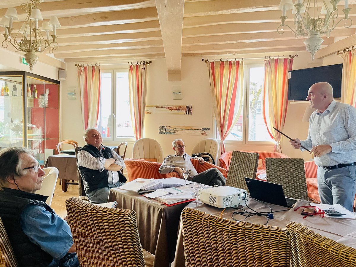 celine_lean37's tweet photo. Les adhérents hôteliers de l’@UMIH41 réunis pour réduire leurs dépenses énergétiques &amp; limiter leur impact environnemental. Avec @EDFofficiel 3 clés pour passer à l’action: #PilotageIntelligentDuBatiment #BornesDeRecharge                  #Photovoltaïque https://t.co/SvupGgXSpq