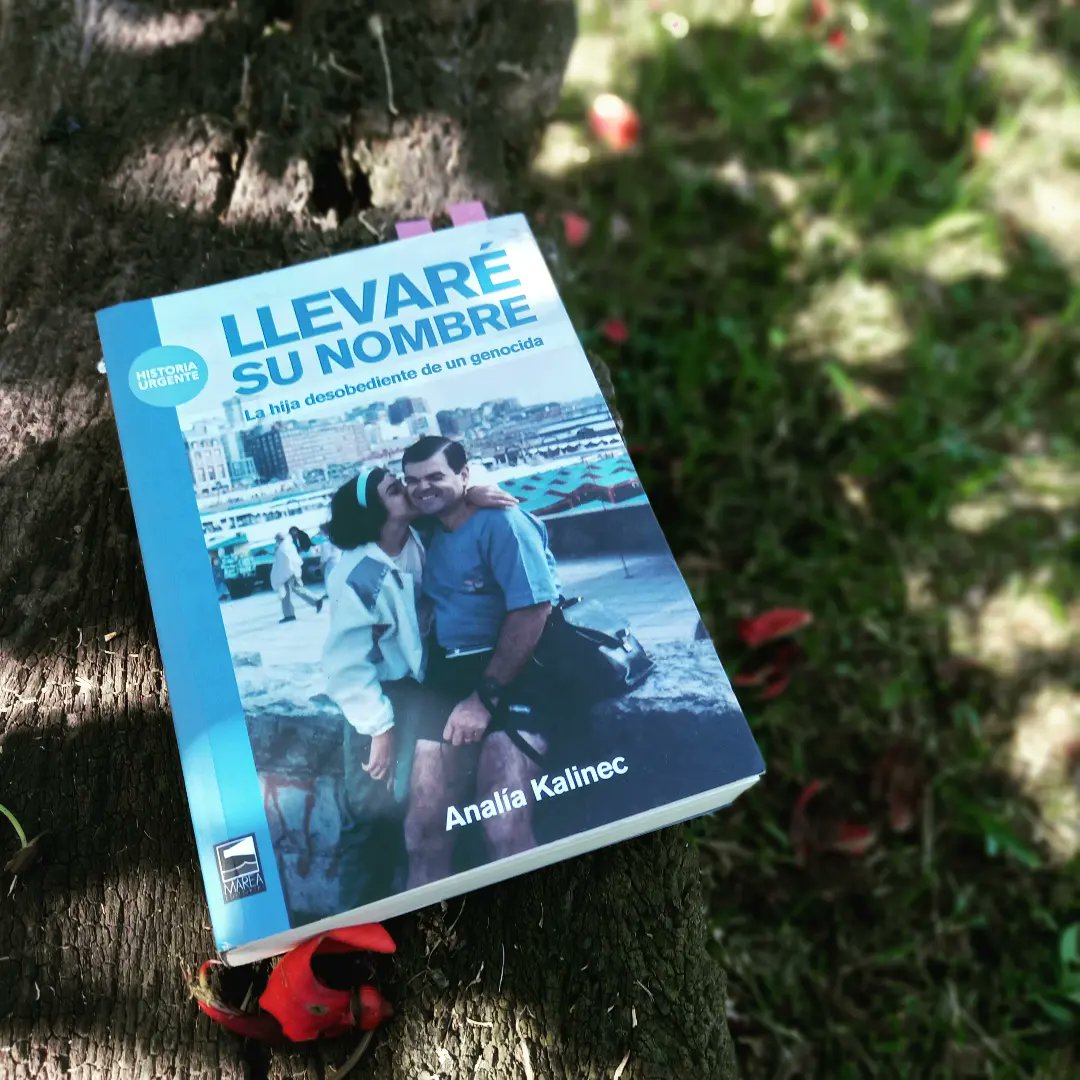 En esta #SemanaDeLaMemoria recomiendo este conmovedor libro de <a href="/AnaliaKalinec/">Analía Kalinec</a> "Llevaré su nombre" repasa la historia de la hija desobediente de un genocida. Una docente que rompió el mandato de lealtad familiar para abrazar el de memoria, verdad y justicia. #24demarzo