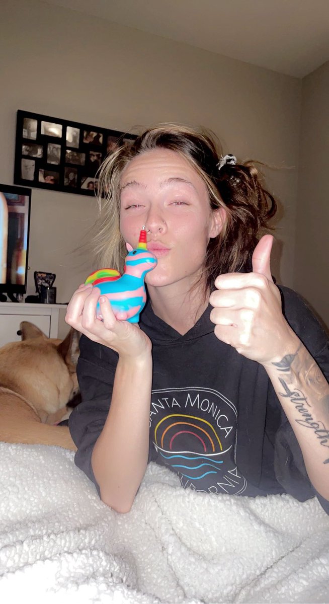 TylerMarx18's tweet image. You want a blunt? Nope got my unicorn 🤦🏻‍♂️😂