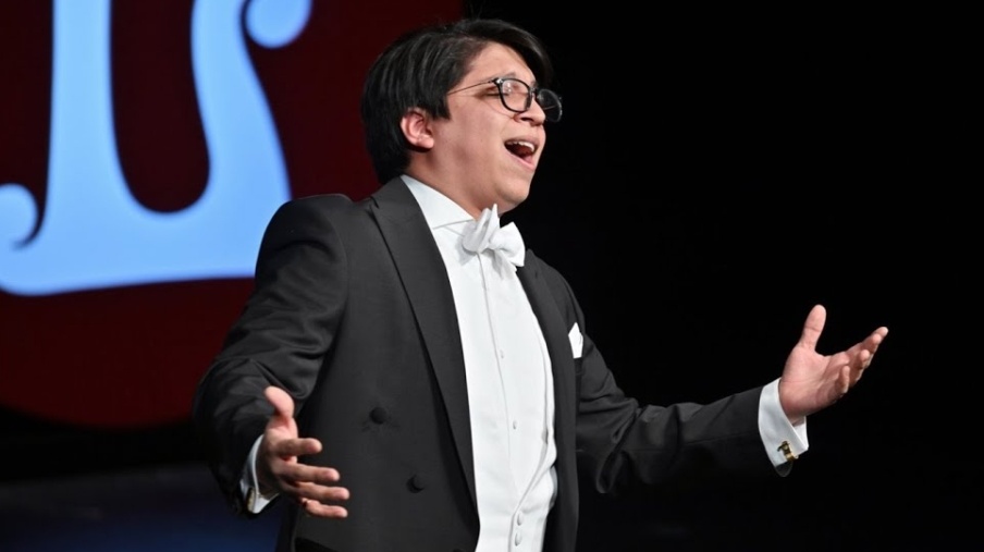 Luces_ECpe's tweet photo. Iván Ayón-Rivas, el tenor peruano de talla mundial, volvió a casa: “Ser reconocido aquí es una emoción única”
► https://t.co/AAUEpQCLXb https://t.co/sqm7GZgp54