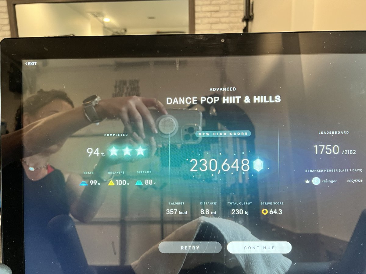 GraciaVillasana's tweet photo. What I love of Peloton Lanebreak is that I ride more miles than in an actual class ❤️ #fitness #cycling #peloton #lanebreak #hiit #hills https://t.co/7FqjKYEkE0