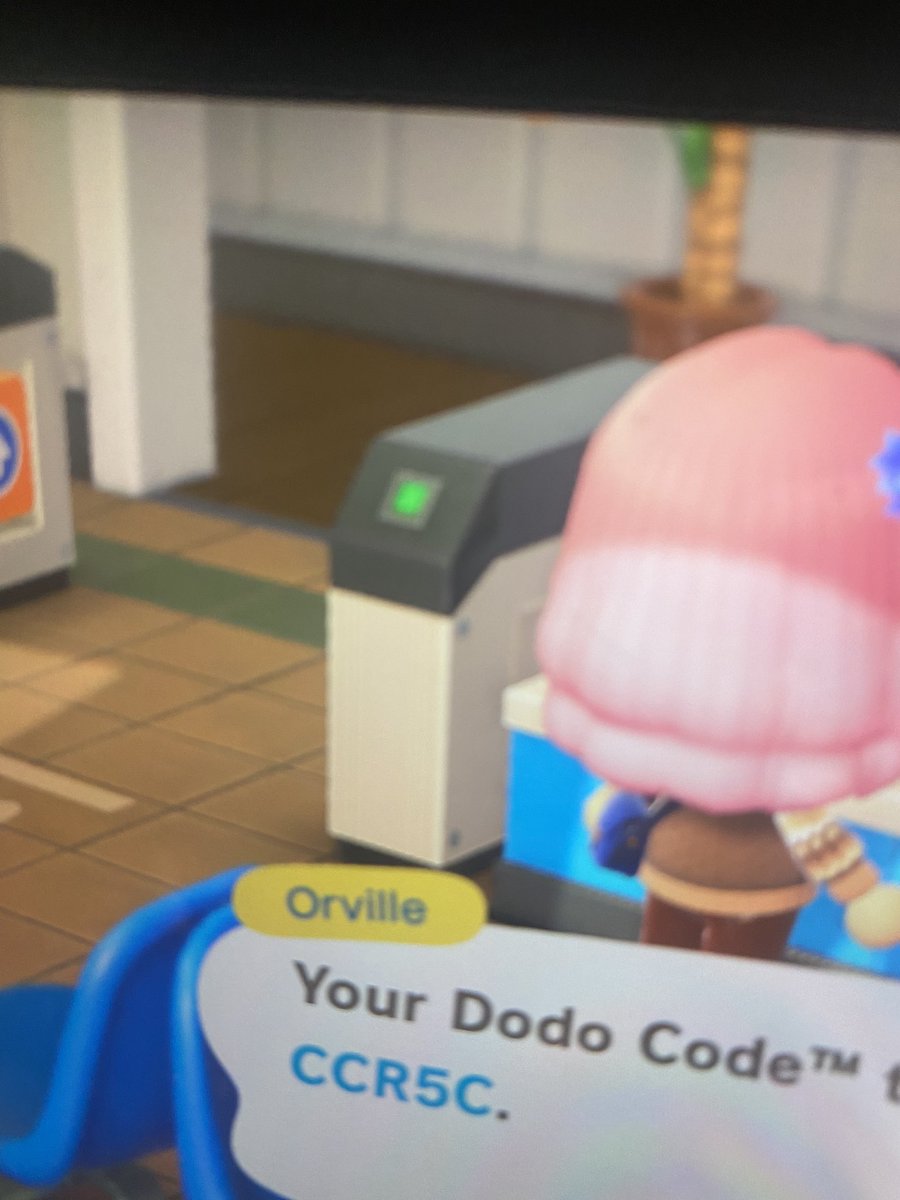 KayleHall1's tweet photo. My island is open! Storage clear out :) pls bring any unwanted diy or black/red diner counter/chairs :) #dodocode #acnh https://t.co/WJh8eM1I0T