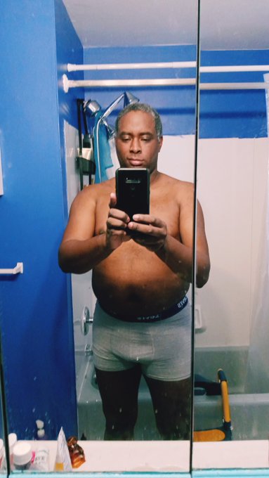 Who loves a #dadbod? RT please?! And any other dads out there rock your dadbods!  #datehartford #dadbodprovider<a href="/tag/dadbod"class="tags">#dadbod</a><a href="/tag/dilf"class="tags"><span>#dilf</span></a><a href="/tag/datehartford"class="tags"><span>#datehartford</span></a><a href="/tag/dadbodprovider"class="tags"><span>#dadbodprovider</span></a>