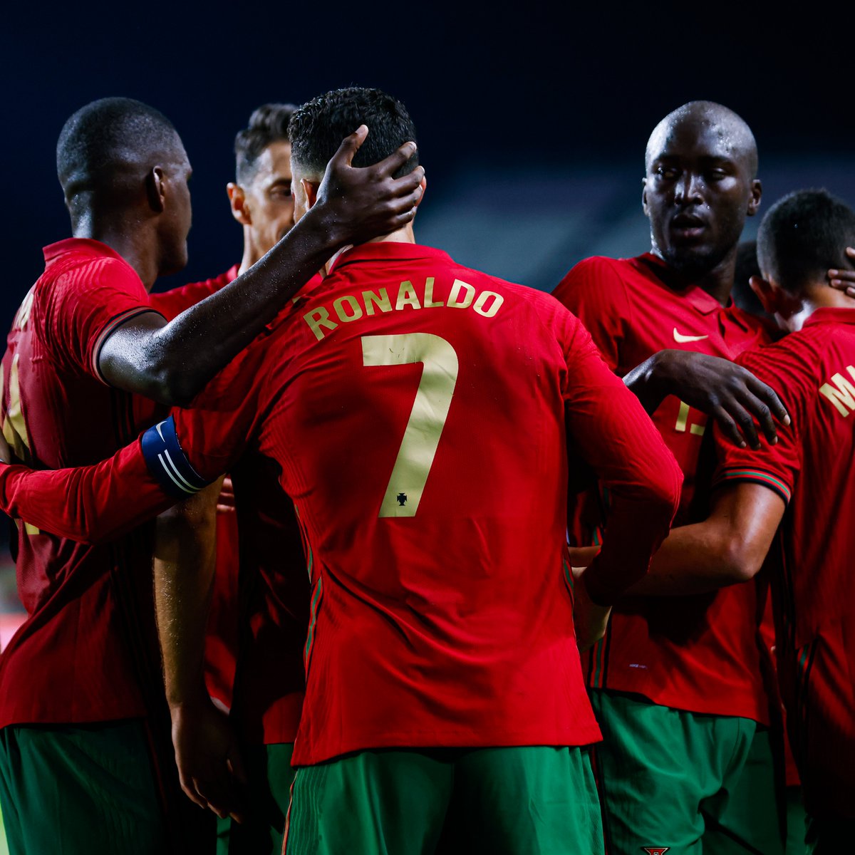 selecaoportugal's tweet photo. ⌛ A espera acabou: é 𝘚𝘌𝘔𝘈𝘕𝘈 𝘋𝘌 🇵🇹🇵🇹🇵🇹! 

#VamosComTudo #TeamPortugal https://t.co/43wjgolzbz