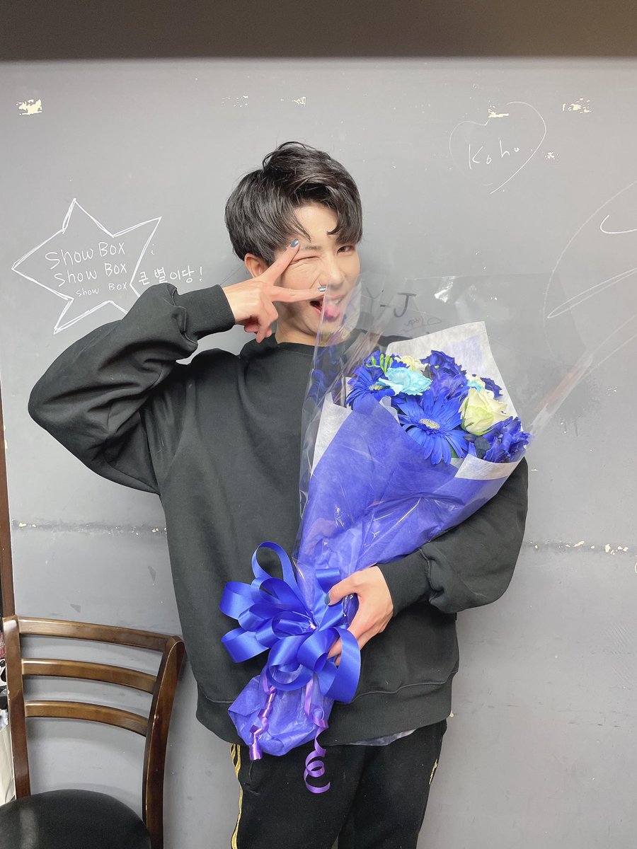 shu_jong_star's tweet photo. 本日誕生日迎えました！
たくさんのお祝いありがとうございます！
メッセージも読ませて頂きました
LIVEも沢山の人で盛り上がってくれてマジ感謝🐶

いい一年になりそうです！
これからも宜しくね⭐️
#Happy_Jong_Shuya_Day https://t.co/b8N22i1LbE