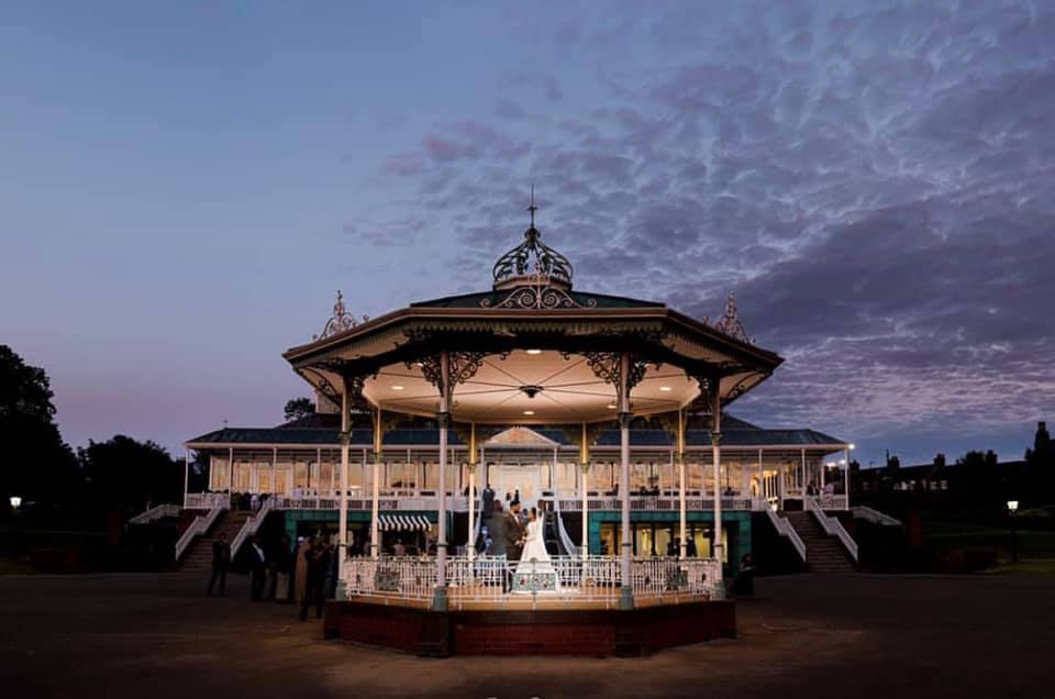 #VenueOfTheDay: @glasshousepark - A traditional Victorian conservatory, The Isla Gladstone offers a sun-flooded interior that breathes warmth and drama into any occasion. The conservatory itself can hold 300 guests. theislagladstone.co.uk