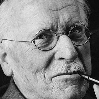 fuedicho's tweet photo. "Uno recuerda con aprecio a sus maestros brillantes, pero con gratitud a aquellos que tocaron nuestros sentimientos". 
Carl Gustav Jung
#Fuedicho https://t.co/b83dES1tQr