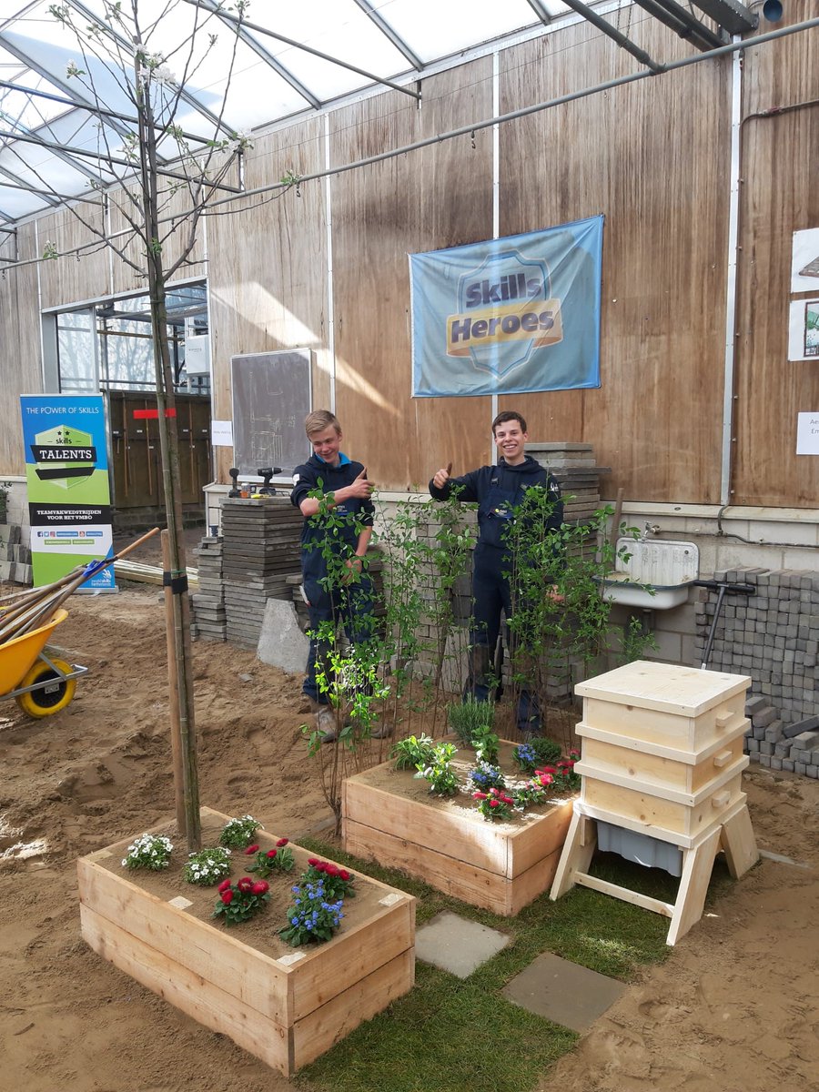 AeresEmmeloord's tweet photo. YES! Onze vmbo-leerlingen Maarten &amp; Tromp zijn eerste geworden bij Skills Talents kwalificatie Tuinontwerp &amp; -aanleg. Onwijs goed gedaan! Naast ontwerp &amp; aanleg werd ook gekeken naar veilig, gezond werken en plannen. Op naar de finale op donderdag 31 maart, heel veel succes! 💪🍀 https://t.co/NUoPcdeoX4