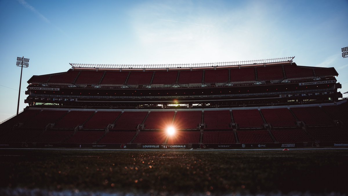 LouisvilleFB's tweet photo. Sunrise in The Ville

#CardNation, can’t wait to see you pack the stands in 13 days for Spring Game!

Did we mention admission is free?

#GoCards https://t.co/uJoHlZWuE5