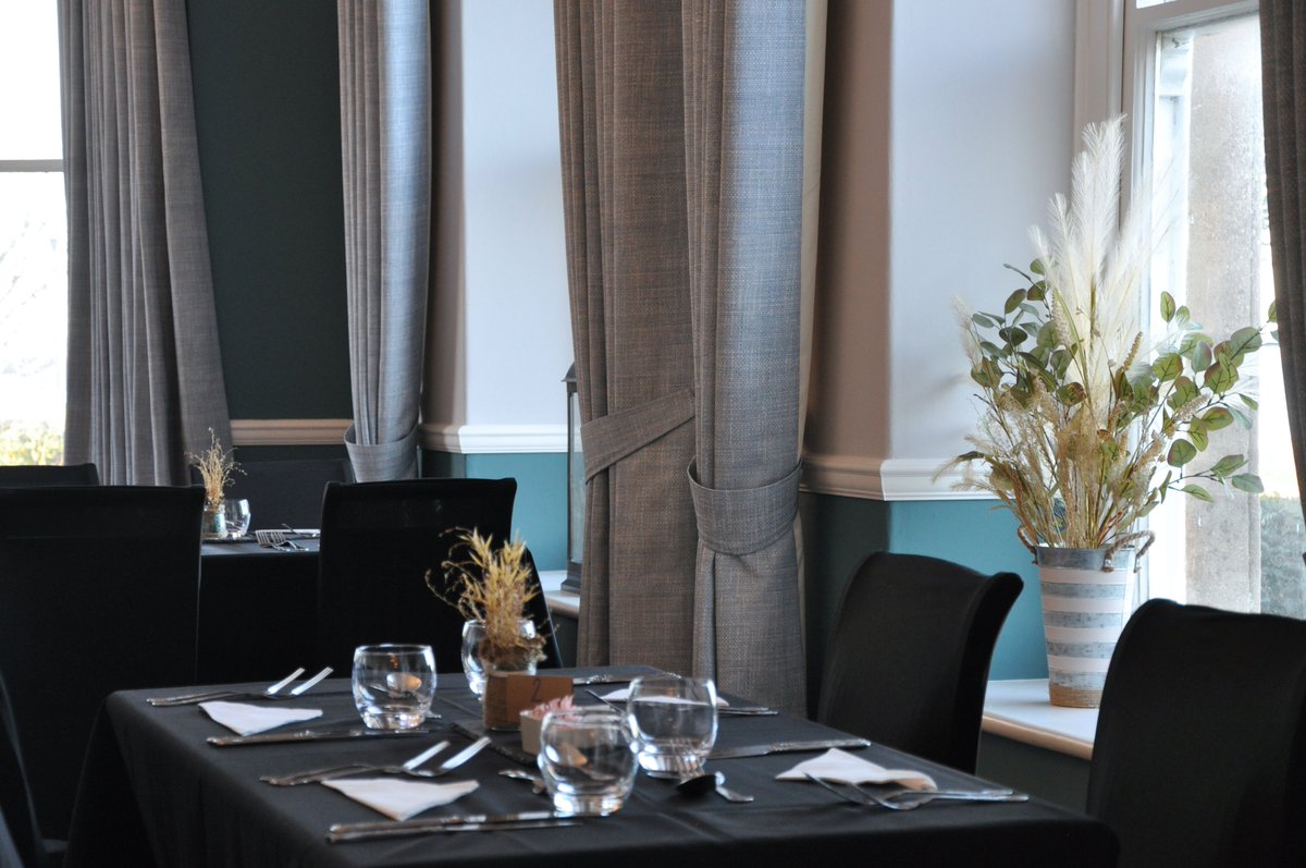 Foxes Hotel tweet media