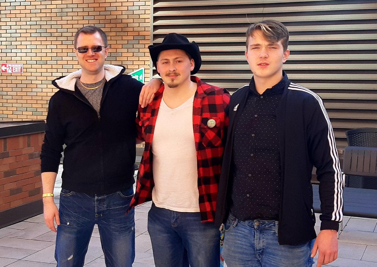 KDavJeff's tweet photo. Even though a victory wasn't in the cards for the @IC_GunnerLang at @Courage_Pro, it's always blast getting together. @Slumdogtm did make it having been delayed from some kegger, hook-up, sports, something I dunno, but ultimately good times were had.
#CPW #CouragePro https://t.co/yPTSztYb9T