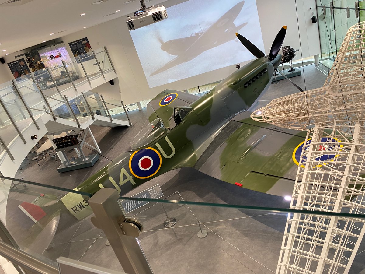 OspreyBooks's tweet photo. I took a cheeky day off to see this rather impressive specimen at @PotteriesMuseum's #Spitfire exhibition.
The exhibition also looks at the important role played by women who worked in the factories that manufactured Spitfires.
#aviation #WWII #Aircraft #ReginaldMitchell https://t.co/WFVXycK9H6