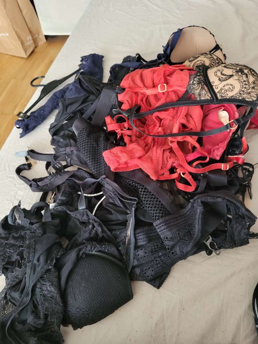 Je revends la lingerie que je ne peux plus mettre: body, ensembles  corset ... dispo petit à petit sur