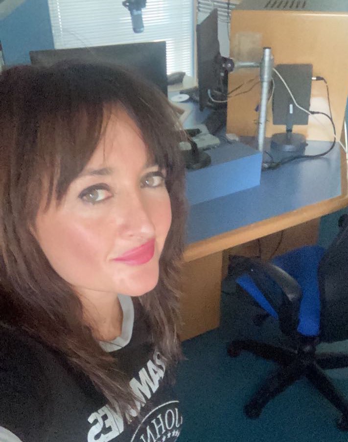 MargaAriza's tweet photo. Directo en @canalfiesta cada día de 13 a 16h▶️con Fórmula Fiesta y el martes a las 22h▶️Música independiente en Indilucía🚀 y después aquí➡️ https://t.co/mYDJ63zRe9 ¡Feliz semana de música!🥰 #MicroOn #Indilucía https://t.co/jQC1lUZxJr