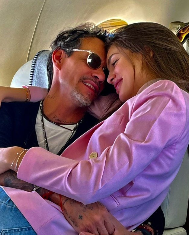 TotiAcosta2's tweet photo. Te quiero nomas contar @MarcAnthony… que dentro de poco vamos a tener otra Miss que se le dice “La Comadre”… esta te va gustar más porque viene con “sorpresita” incluida. https://t.co/omY2Kgp6Oa