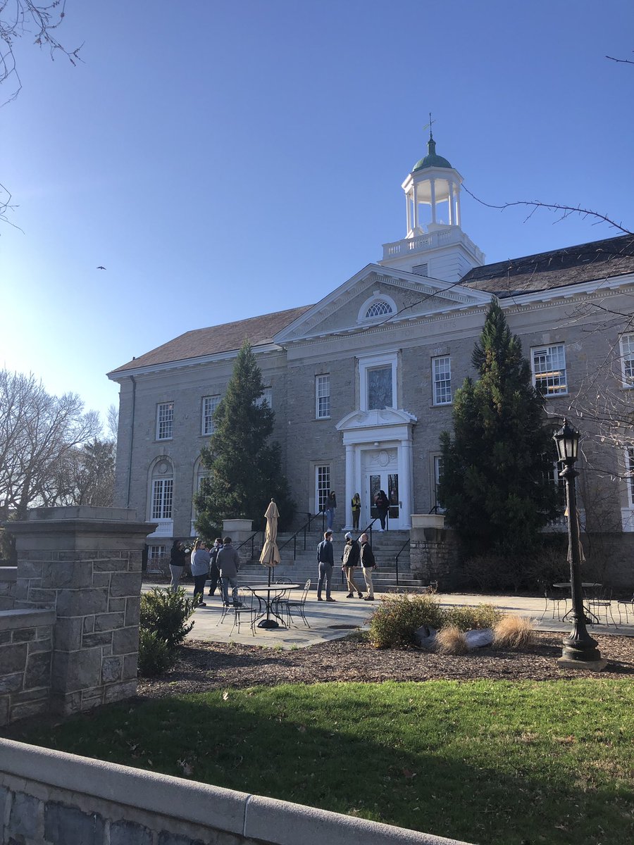 DickinsonAdmit's tweet photo. It’s a beautiful morning to welcome families to @DickinsonCol for our Spring Preview Day! #dsonvisit #dsonphotos https://t.co/Boc7mvNf73