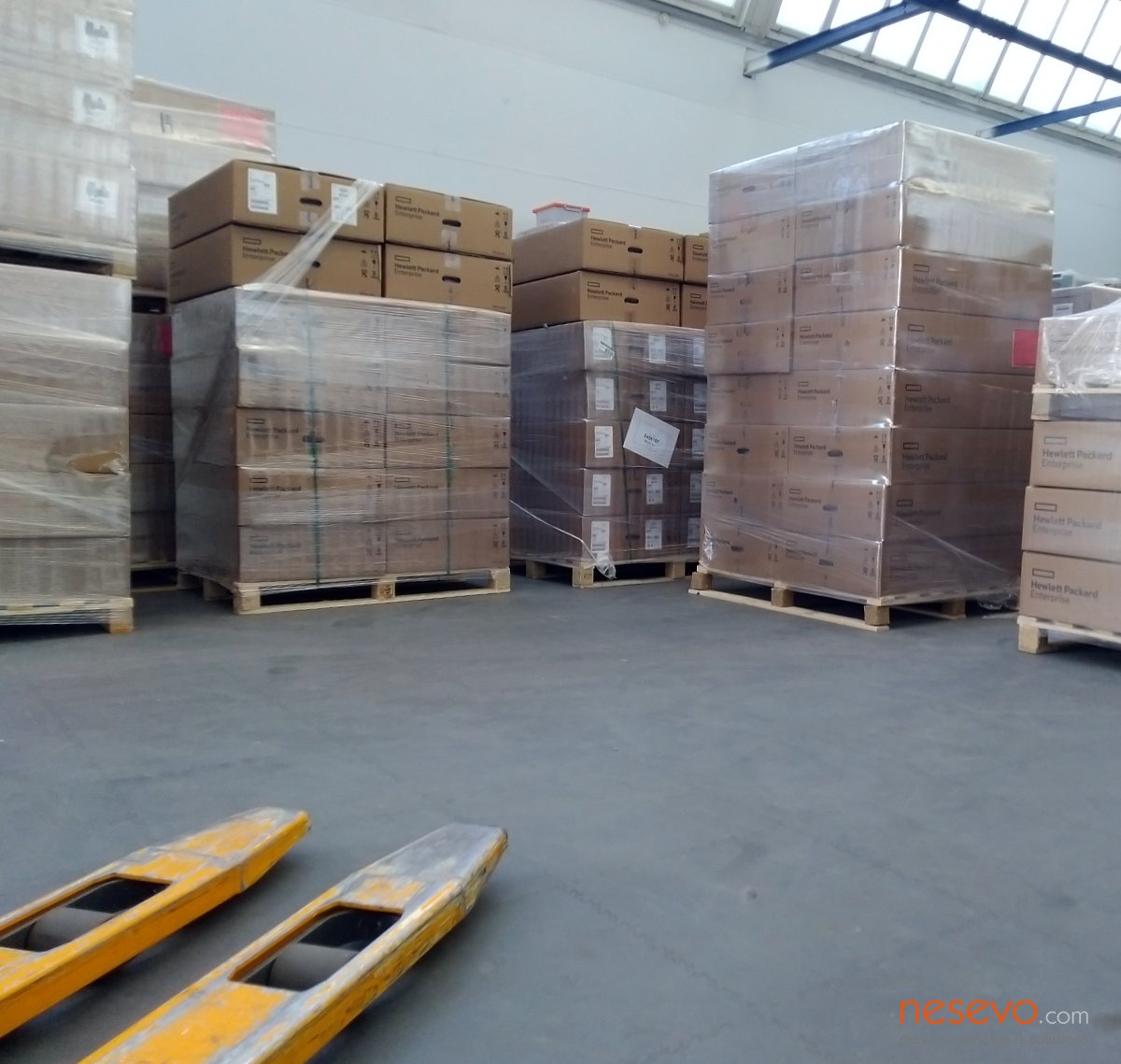 nesevo_com's tweet image. Delivery from @HPE... some servers to take care of now: testing and racking, followed by fully integrated rack delivery. For more information: nesevo.com

#wastemanagement #burnintesting #rackandstack
#fullyintegratedracks #racking #rackingsystems